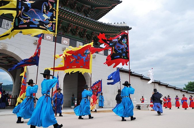 4 Hours Private tour with top attractions in Seoul - N Seoul Tower on Namsan: One Hour for Views and the Tower Story
