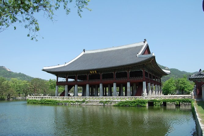 4 Hours Private tour with top attractions in Seoul - Meeting Your Guide and Using Pickup to Save Time
