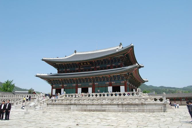 4 Hours UNESCO Palace and Street Food Tour in Seoul - Cheonggyecheon Stream Finish: A Calm Downtown Reset