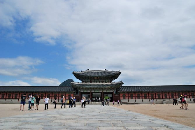 4 Hours UNESCO Palace and Street Food Tour in Seoul - Who This Tour Fits Best (and Who Should Rethink It)