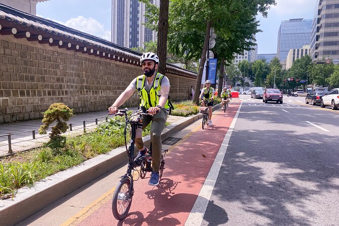 Afternoon E-bike tour and "Happy Hour" food and drinks - Start at We Ride Korea: getting set up and not stressing about the bike