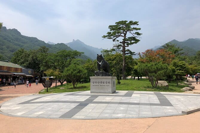 Autumn Foliage-Mt. Seorak, Sokcho Fish Market, Sokcho Beach - Seoraksan National Park: where the fall colors do the work