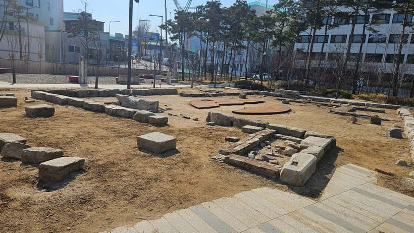 Blood & Tears: Korea Dark History Guided Walking Tour - How the tour pacing and small group size changes everything