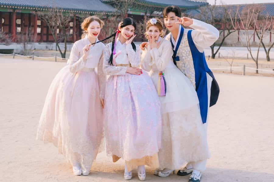 Changdeokgung Hanbok Experience at hanboknam - Choosing Your Hanbok: Staff Tips and a Huge Selection