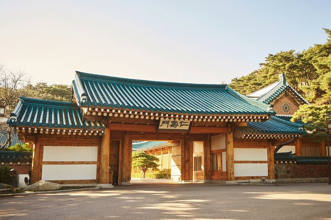 (Closed) Korea’s White House Walking Tour Blue House - A Rare Seat at Cheong Wa Dae, Before It Changes