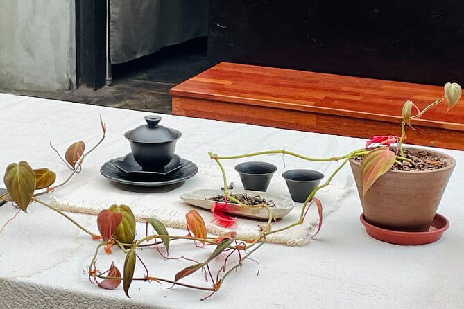 Contemporary & Retro Seoul Private Tour with Local Food Tasting - Private Seoul Walk Starting at DDP (and why that’s a smart start)
