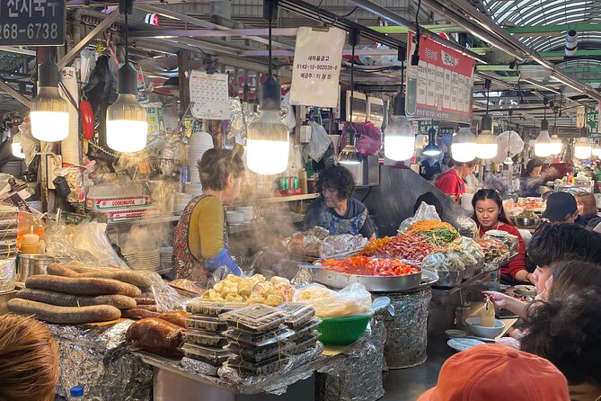Customizable Seoul Private Tour Palaces Food and Markets - Stop 4: Jogyesa Temple calm in the city center