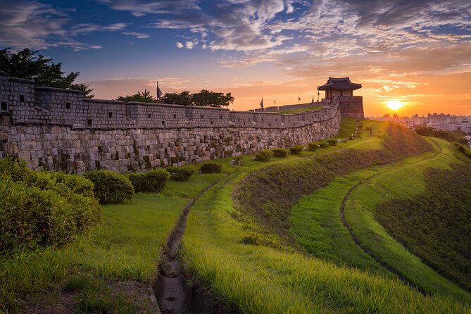 Day Trip to UNESCO: Suwon Fortress Adventure from Seoul - Stop 2: Hwaseong Haenggung Palace and why it mattered in war
