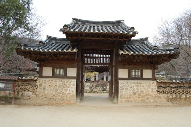 Day Trip to Yongin Daejanggeum and Korean Folk Village from Seoul - Stop 1: Yongin Daejanggeum Park (How the Drama-Set Part Works)
