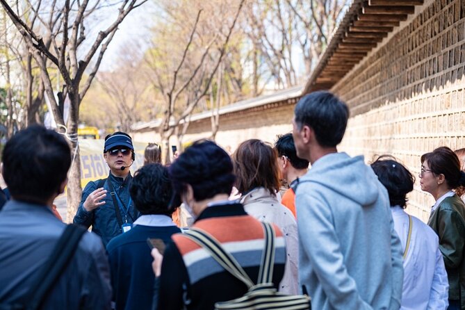 Deoksugung & Jeongdong-gil: A Walk in Korea's Rich Heritage - Jeongdong Theater Break: Coffee, Restrooms, and Cultural Performance