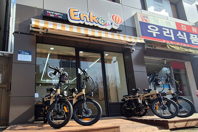 ENKO Electric Bike Ride on The Han River Bike Path in Seoul - Safety gear, snacks, and drinks: small inclusions that change the day