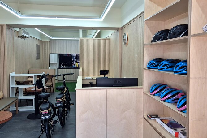 ENKO Electric Bike Ride on The Han River Bike Path in Seoul - Changing rooms and luggage storage: a practical Seoul bonus