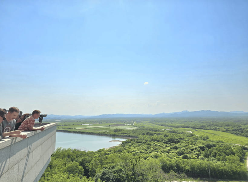 From Seoul: DMZ 2nd Tunnel & Y Shaped Suspension Bridge Tour - Guides and the English experience: what you should expect