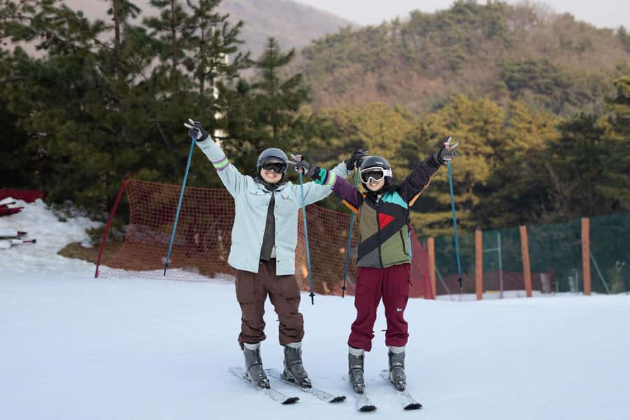 From Seoul: Korea Ski Tour - Jisan Forest Resort - Getting your gear and staying warm without guessing