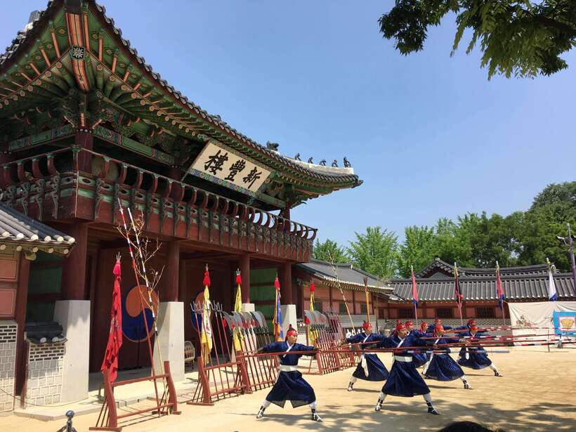 From Seoul: Starfield Library, Hwaseong, Gwangmyeong Cave - Suwon Time on the Ground: Context, Break Options, and Photo Pacing