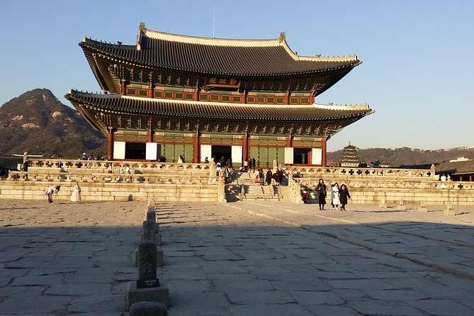 Full Day- Essential Seoul City Tour & Gourmet Tour(including Lunch and Dinner) - Insadong: old Seoul streets and the art of not rushing
