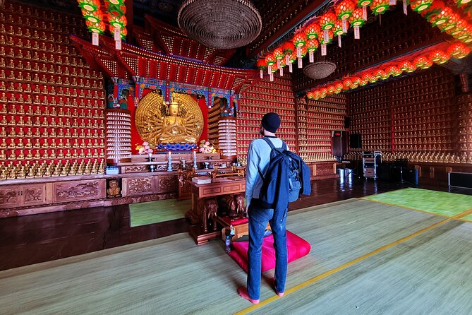 Gwanaksan Hike & Old Buddhist Temple Visit (Lunch inclusive) - Your guide Lee and the small-group hiking style