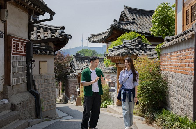 Gwanghwamun Tour l 120 minutes to Understand Local Korean Society - U.S. Embassy & Consulate: Learning How Relationships Get Personal