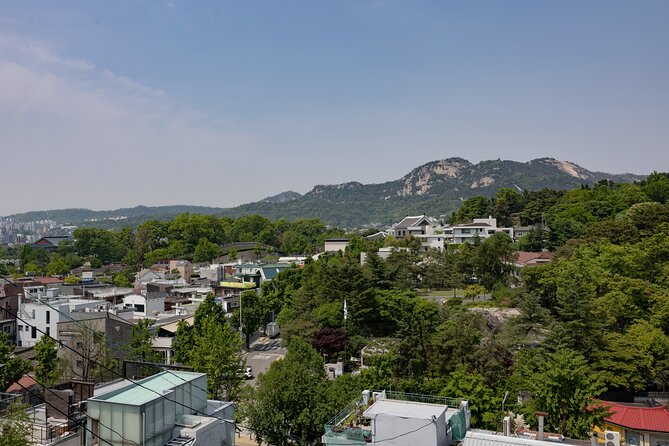 Gwanghwamun Tour l 120 minutes to Understand Local Korean Society - University of North Korean Studies: One Place That Explains a Big Mindset
