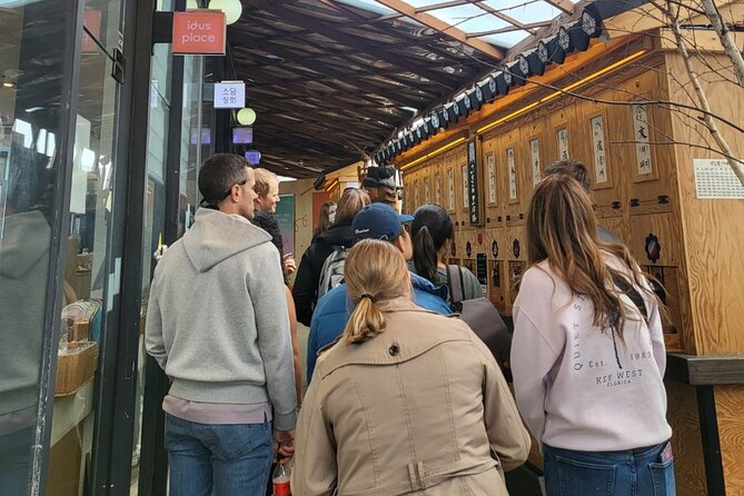 Gwangjang market Netflix Food Walking Tour with Insadong - What you actually eat: included tastings and smart ways to pace yourself