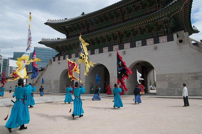 Gyeongbok Palace and Korean Folk Village Tour - Korean Folk Village in Yongin: the afternoon that sells the trip