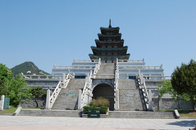 Gyeongbok Palace and Korean Folk Village Tour - Time, walking, group size, and how to pace yourself