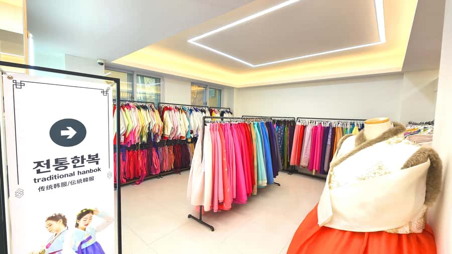 Gyeongbokgung Hanbok Experience at hanboknam - Choosing Your Hanbok: From Basic to Silk Wedding