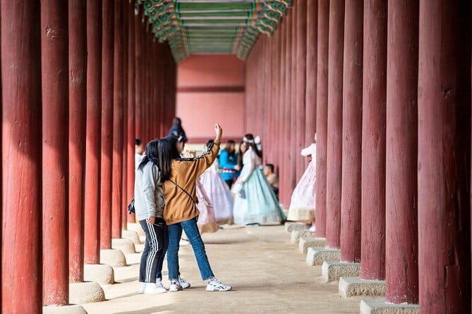 Gyeongbokgung Palace & Bukchon Village Walking Tour - How the 2-hour 30-minute pace works (and when it might feel fast)