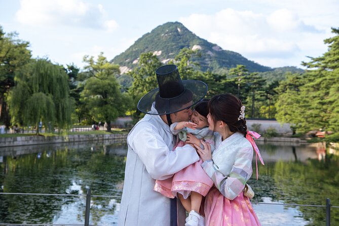 Gyeongbokgung palace family/group private photoshoot - Why Gyeongbokgung looks different when you’re not rushing