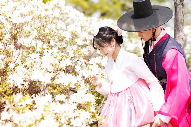 Gyeongbokgung Palace Hanbok Rental Experience in Seoul - Hair styling and accessories: included vs add-on