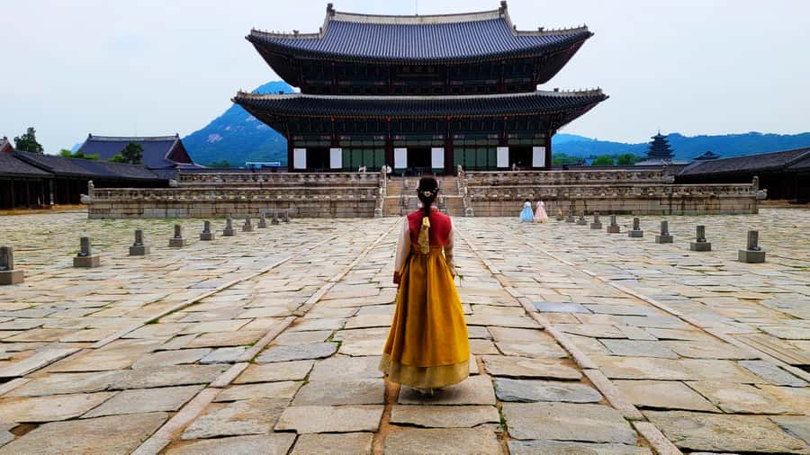 Gyeongbokgung Palace, Jogyesa Temple and Bukchon village - Gwanghwamun Square and King Sejong: A Quick Reality Check Before the Palace