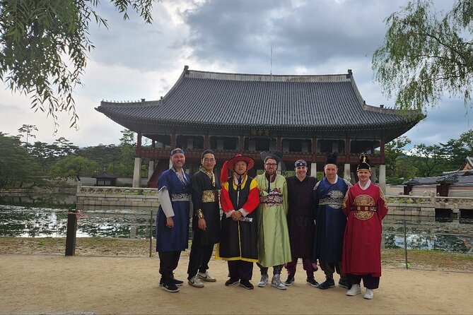 Half day Morning Seoul City Tour(Temple & Gyeongbok Palace) - Blue House area pass-by and the reality of security