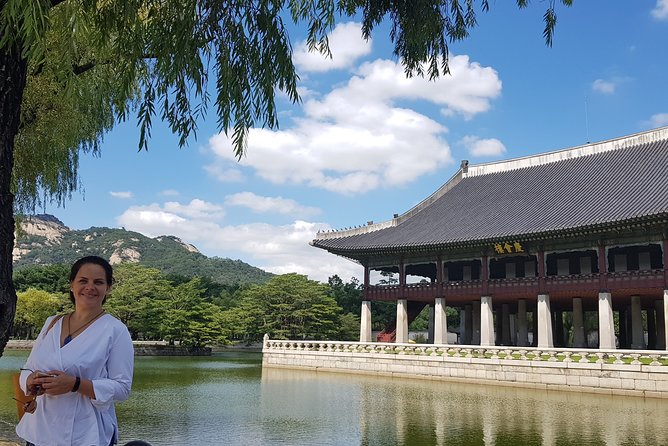 Half day Morning Seoul City Tour(Temple & Gyeongbok Palace) - National Folk Museum of Korea: everyday life, not just royal scenes
