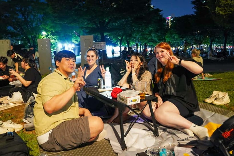 Han's River Picnic in Center of Seoul - The Han River food zones: street market, convenience store, and delivery