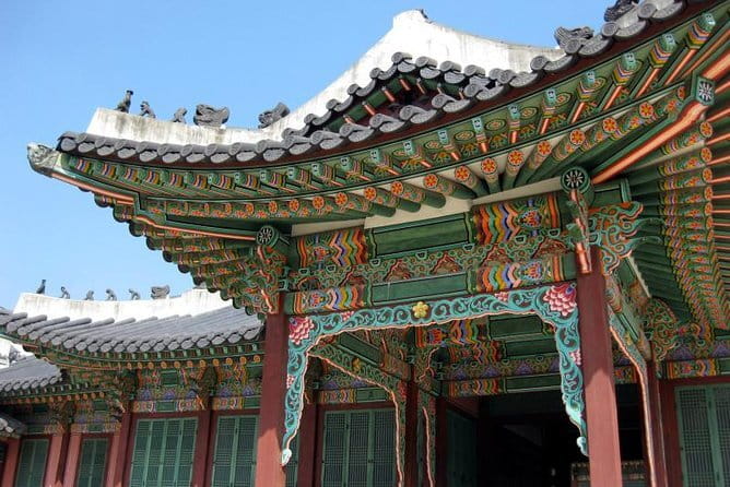 Hanbok Photoshoot and History Tour at Gyeongbokgung Palace - Inside Gyeongbokgung Palace: Pavilions, Corridors, and Stories That Stick