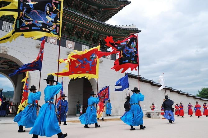 Hanbok Photoshoot and History Tour at Gyeongbokgung Palace - Weather and Real-Life Comfort Tips (The Stuff That Saves Your Day)