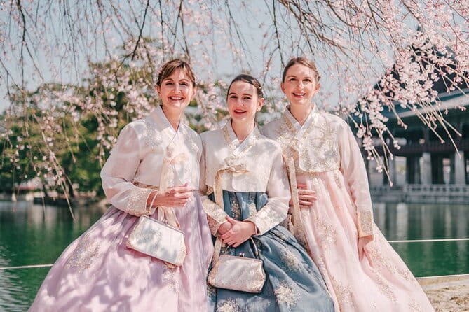 Hanbok Photoshoot and History Tour at Gyeongbokgung Palace - Tour Basics: What You Pay, What’s Extra, What’s Included