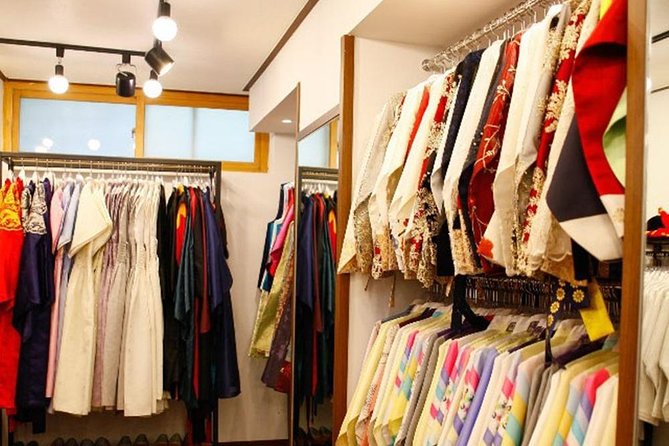 Hanbok rental, hanbok experience - Timing tips: how to avoid the worst crowd and get better photos