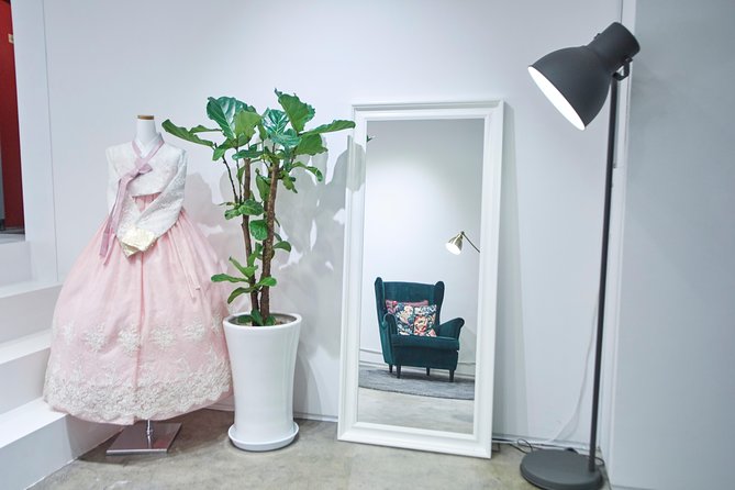 Hello Hanbok - Meeting at 안녕한복 (Hellohanbok): Plan Your Arrival Smart
