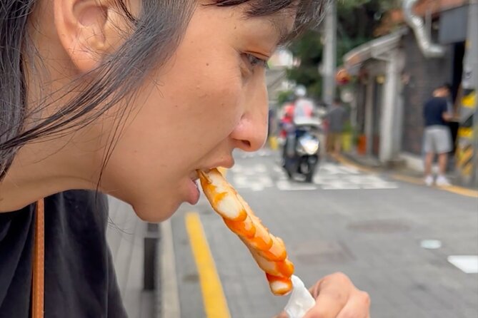 Hidden Street Food food tour in Seoul - Getting There: Bus Hop, T-money, and a Mobile Ticket