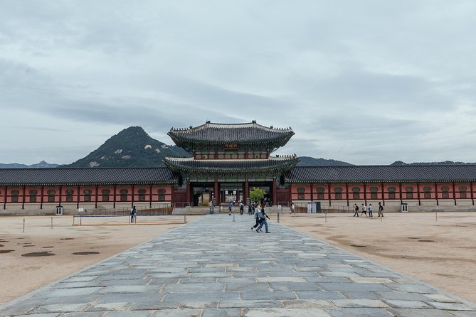 Highlights & Hidden Gems With Locals: Best of Seoul Private Walking Tour - Stop 4: Gyeongbokgung Palace with included entry and real stories
