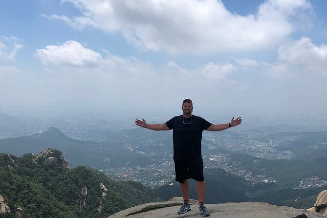 Hiking in Seoul : Bukhansan National Park - The temple break that changes how you feel about the climb