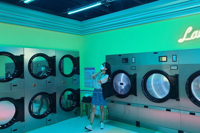 K-POP Experience in Seoul: Real K-POP Agency & Fan Culture - Naksan Park + Gwangjang food: iconic Seoul moments between the K-pop stops