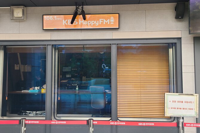 K-POP Experience in Seoul: Real K-POP Agency & Fan Culture - From Hongik University to Hiker Ground MV Sets