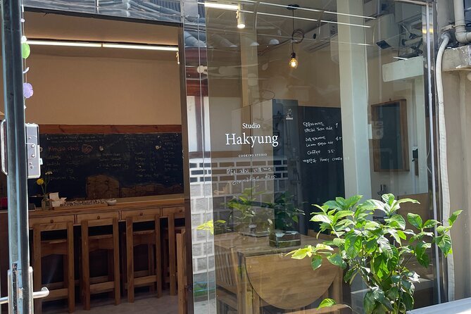 Kimchi class with Chef Hakyung near Gyeongbokgung place - Who should book this kimchi class (and who might not)