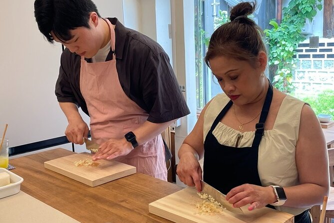 Kimchi class with Chef Hakyung near Gyeongbokgung place - Chef Hakyung: why her teaching style matters in a hands-on class