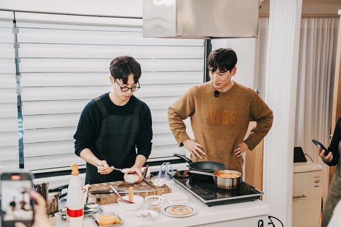 Korea Cooking Class with 3 stars Michelin Chef & Content creators - Meeting the team: Koreanbong’s role and the chef’s focus