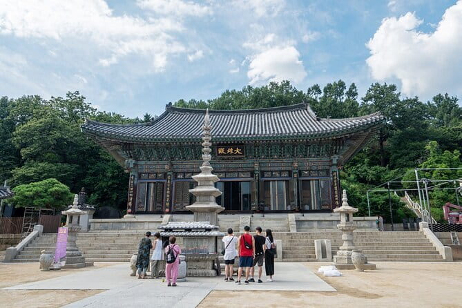 Korea Temple & Starfield Library Gangnam K-BBQ - Bongeunsa Temple at night near Bongeunsa Station Exit 2