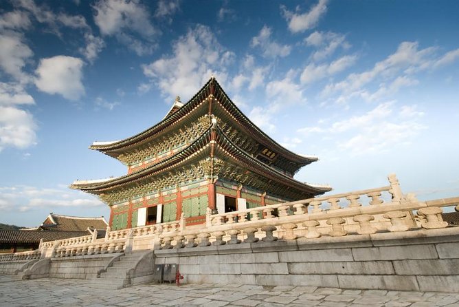 Korean Heritage Tour: Palaces and Villages of Seoul Including Gyeongbokgung Palace - Jogyesa Temple: A 500-Year Main Hall Moment