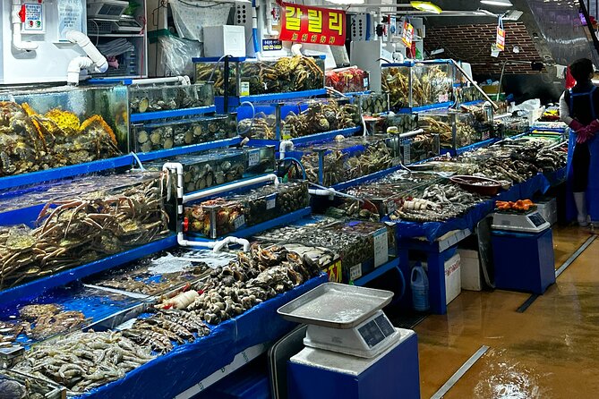 Korean Market Adventure with Chef Yie - Noryangjin Fish market - The market walk: seeing what’s really fresh